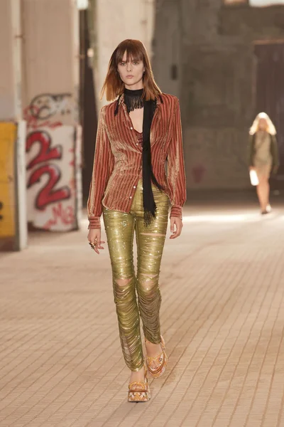 Look 10